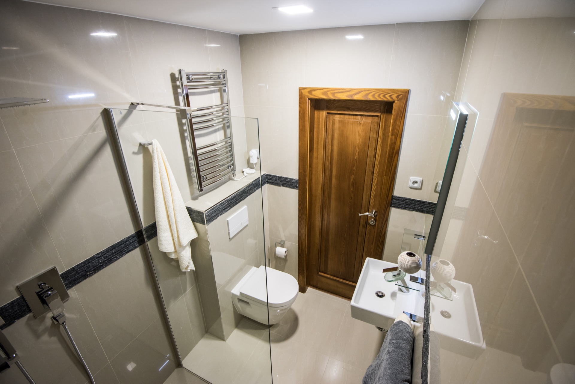 Pokoj 02 — koupelna